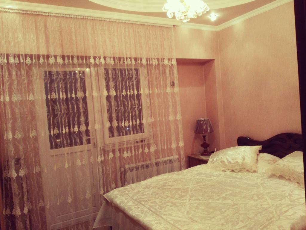 Tamar'S Apartment On Inasaridze 7A バトゥーミ エクステリア 写真